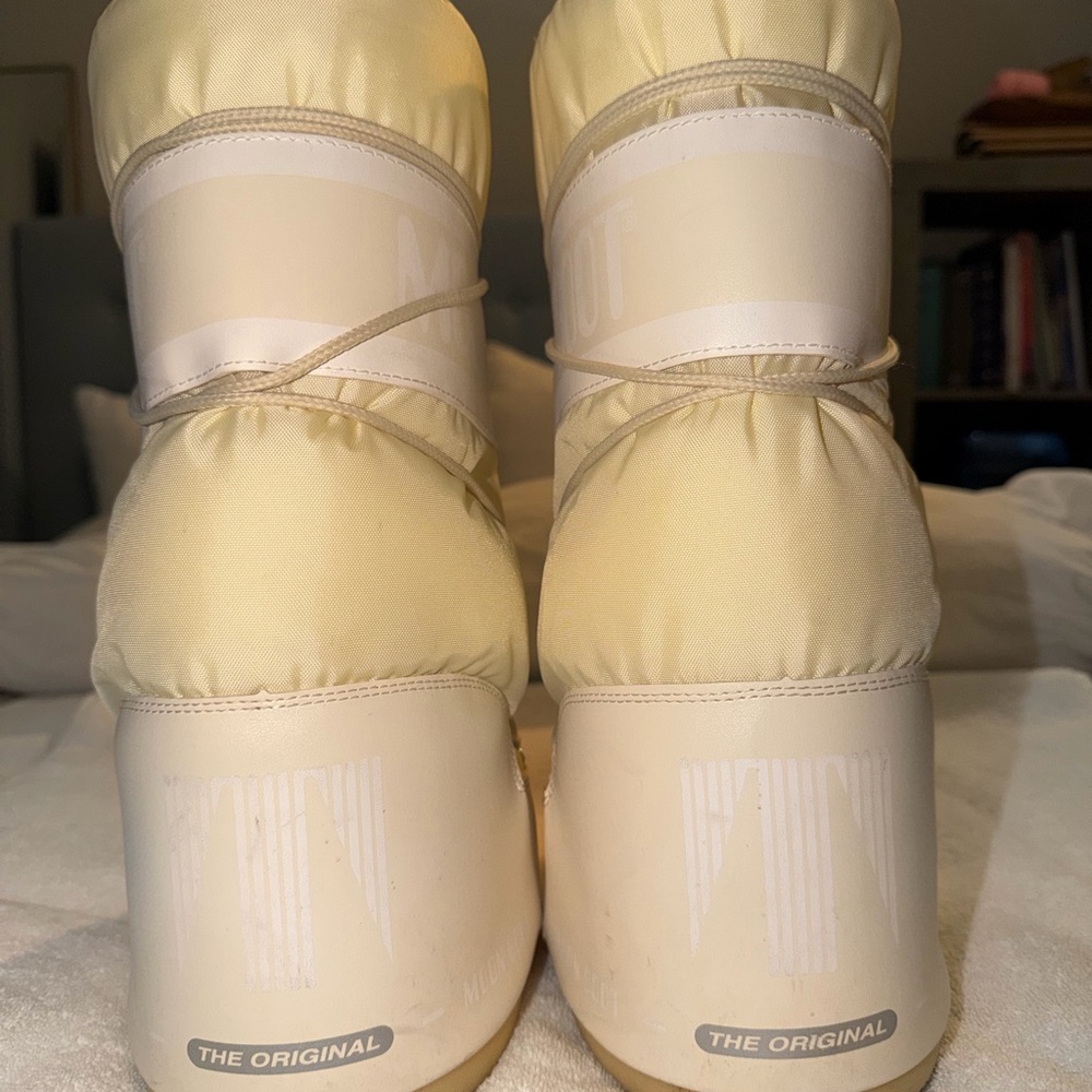 Moon Boot Women's Beige and Cream Winter Boots - Picture 7 of 8